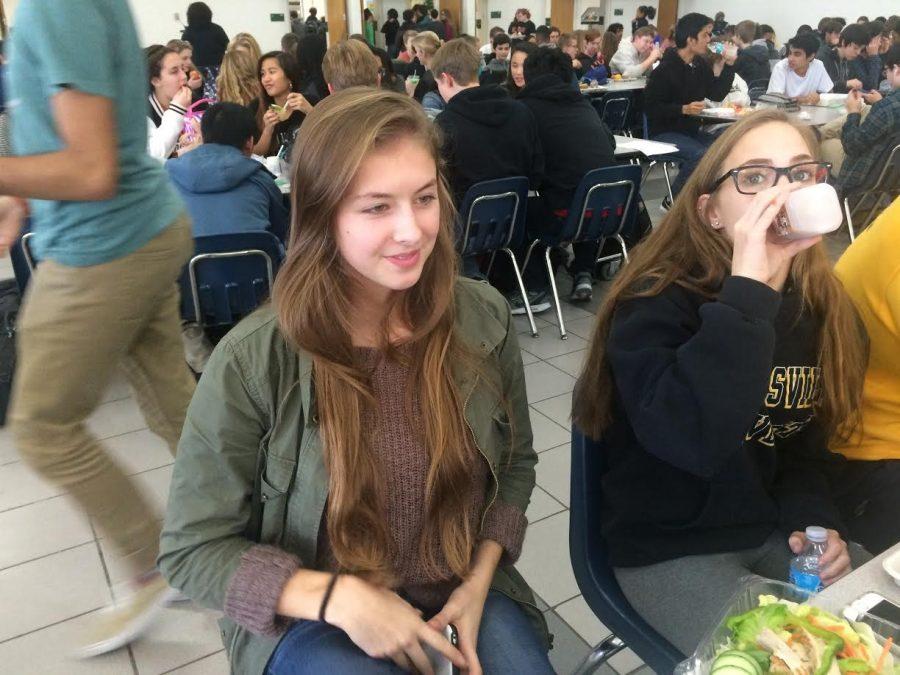 Senior Kristin Bellinghoven (left) and sophomore Abby Kendrick (right) eat lunch in the cafeteria while discussing the troubles of working during the holidays.