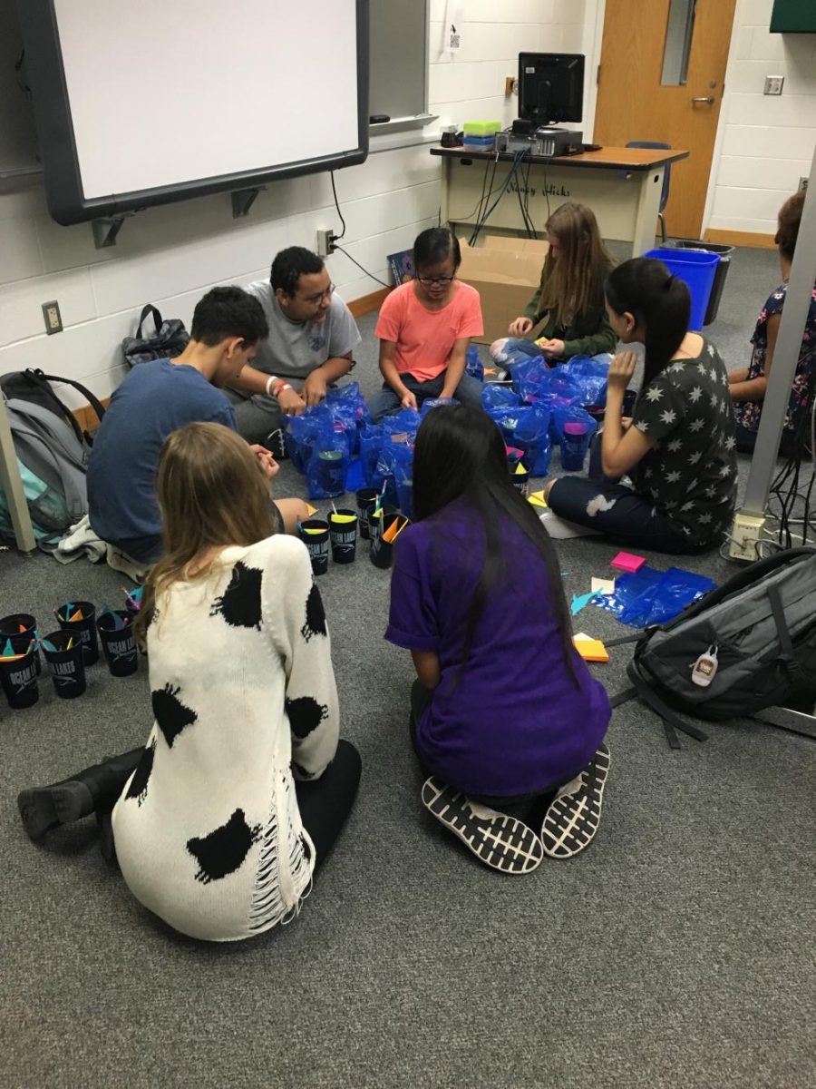 Students stay after school to put gift bags together for new students. Photo by Mickinley Pylman. 