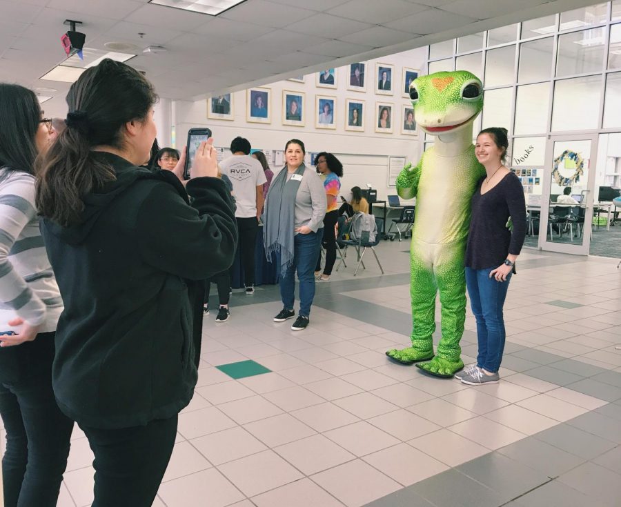 Junior Liza Young poses for a photo with the Geico Gecko outside of the library on Wednesday, Jan. 9.