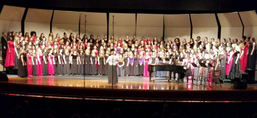 Depicts the High School Treble Choir. Picture taken by David Frost. 

