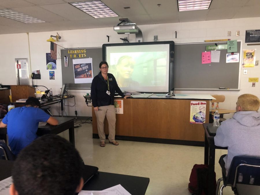 Mindy Carbonneau teaches her 3B class on September 20, 2019. Photo taken by Alexis Cardenas.