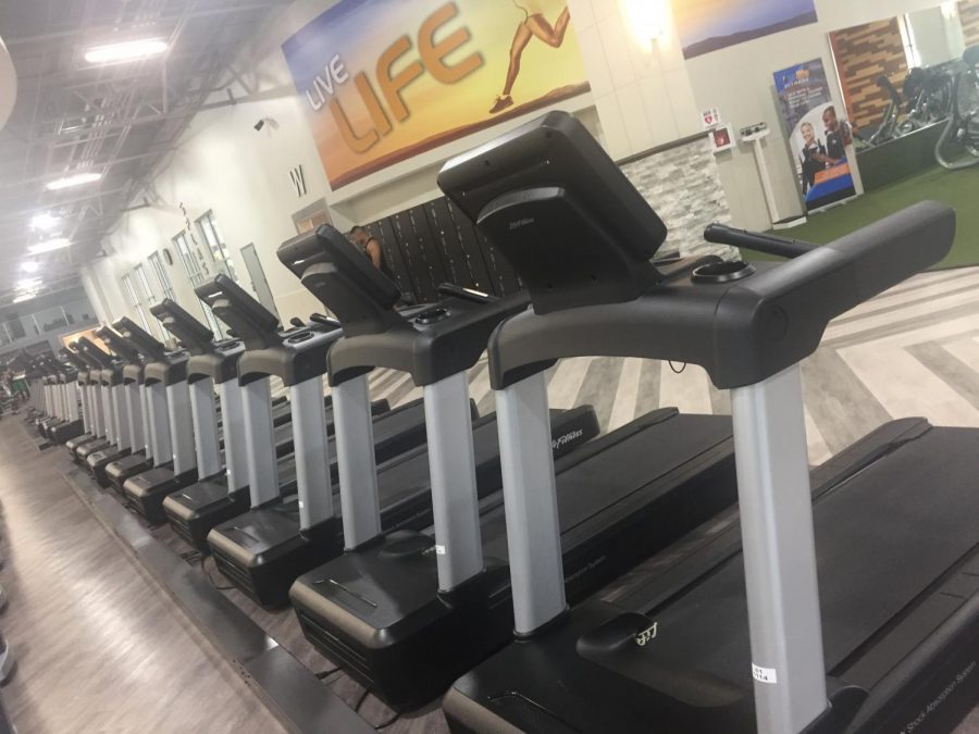 Treadmills+at+Onelife+Fitness+Redmill.