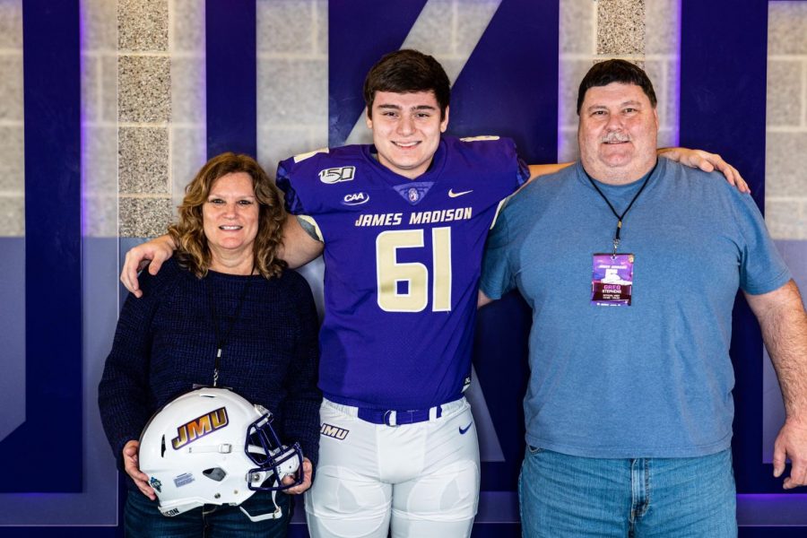 JMU+Freshman+Tyler+Stephens+poses+with+his+parents+Kathy+and+Greg+Stephens+upon+his+arrival+to+the+university.