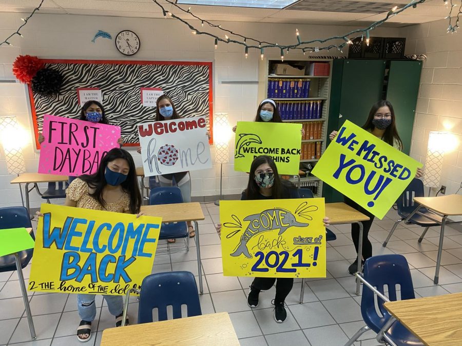 Class of 2021 officers created colorful posters in Kristi Bayer’s classroom for two days to greet the upperclassmen who will return to school on Nov. 12.  