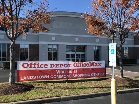 Photo of a closed Office Depot in Redmill Commons shopping area due to COVID.