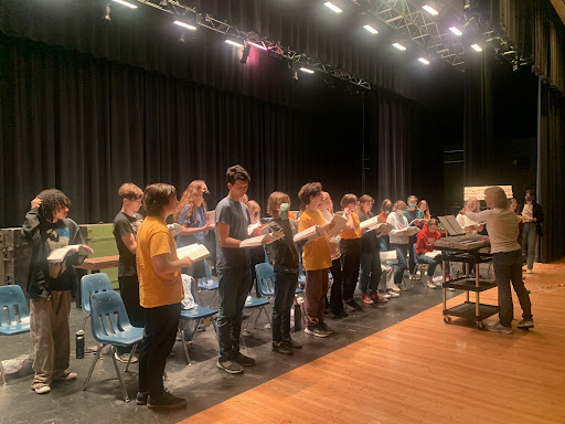 Theater company practices vocals on March 9, 2022, photo by Elena Arroyo