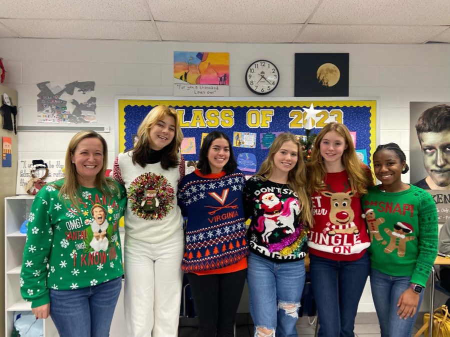 Jessica+Schieble+and+seniors+Ella+VanGundy%2C+Katie+Logg%2C+Eden+Weiss%2C+Kayla+Corcoran+and+Haven+Major+show+off+their+ugly+sweaters+on+Tuesday%2C+Dec.+13.
