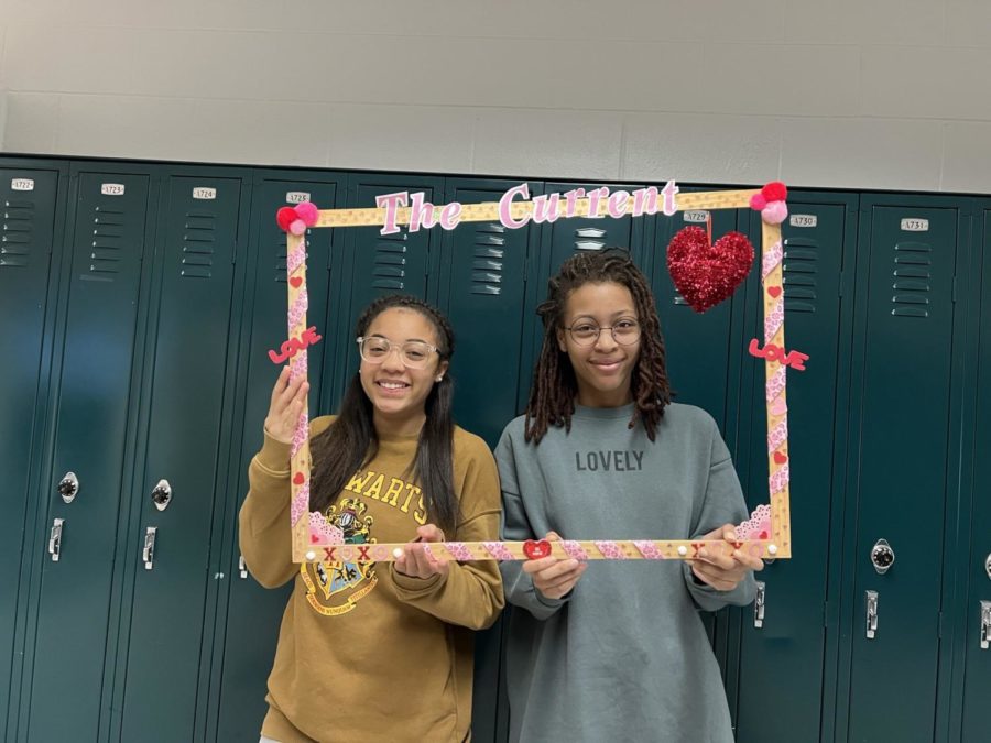 Freshmen+Brielle+Jones+and+Olyvea+Johnson+admit+they+are+besties+this+Valentines+Day+and+participate+in+The+Currents+Love+at+the+Lakes+Instagram+post+on+February+14%2C+2023.