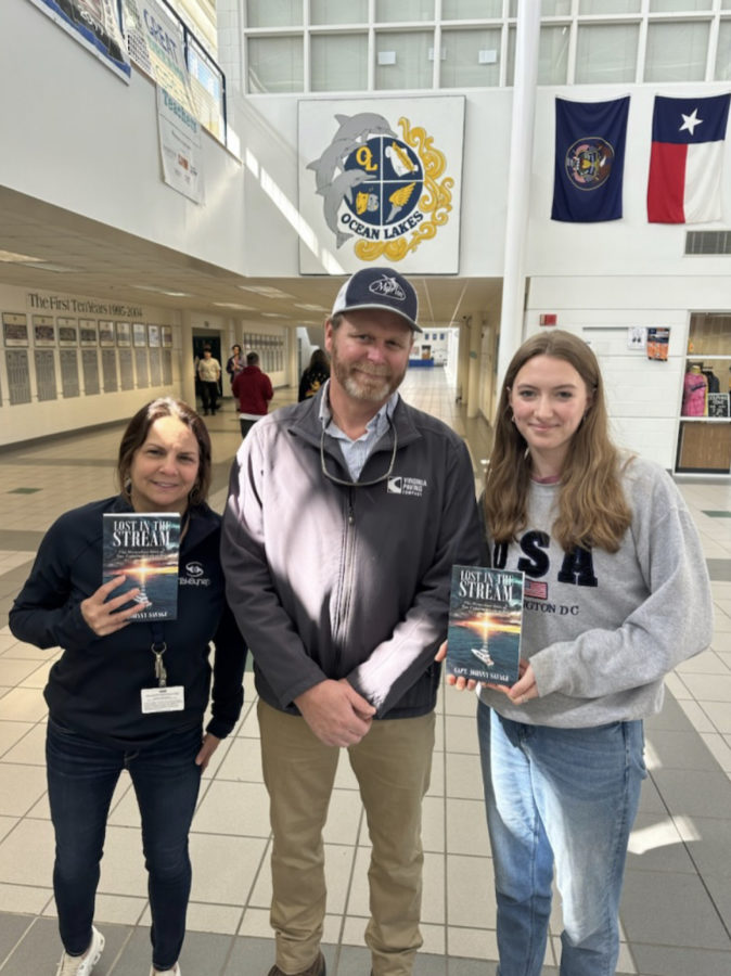 Journalism advisor Fara Wiles and reporter Alyssa Libasci say goodbye to author and survivor, Captain Johnny Savage, after his presentation to journalism class during Founders Week, March 9, 2023. 