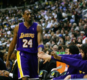 Kobe Bryant walks off the court on February 3, 2007, in Washington D.C. (Kobe Bryant subs out vs the Washington Wizards/Keith Allison/WikimediaCommons/CC BY-SA 2.0)