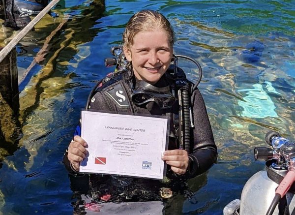 Freshman Ava Kruciak receives her Scuba Diving Cerification at the Lynnhaven Dive Center. Photo used with permission from Greg Curry. 
