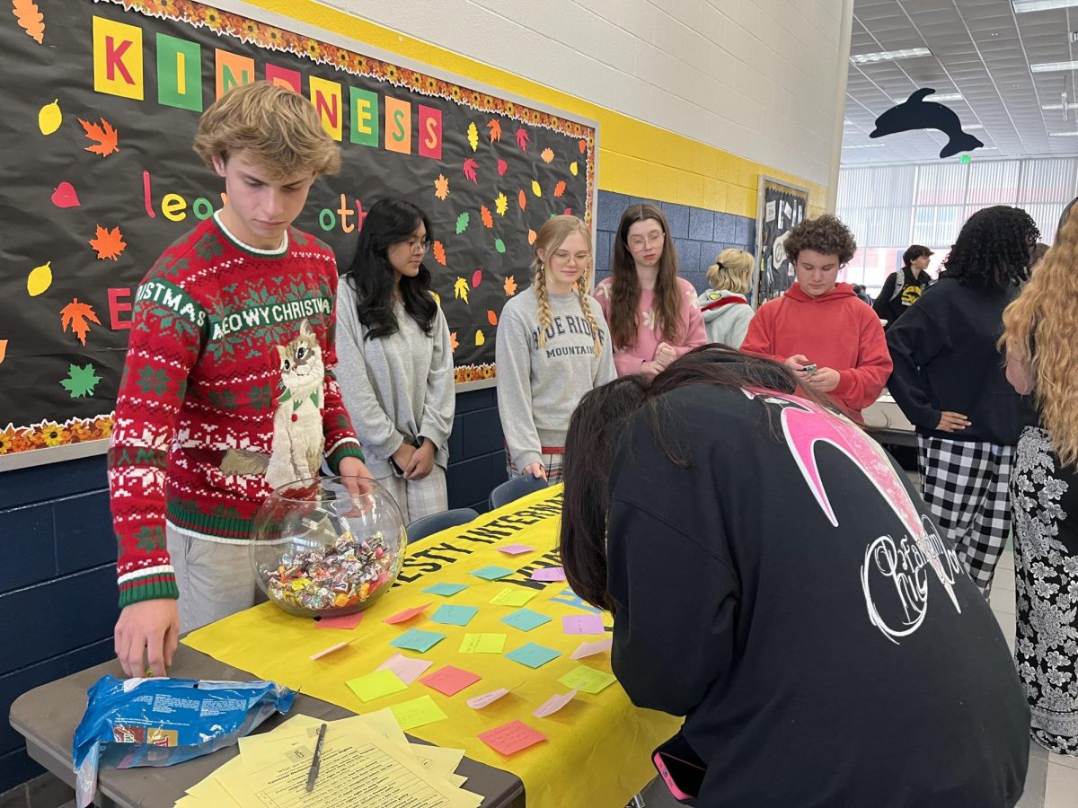 Amnesty Club sets up a table in honor of Human Rights day. Students respond to the question of "What does human rights mean to you?".Nov 10, 2024.
From left to right Austin Stegerwald, Raizel Dino, Grace Kavanaugh Amelia Montgomery and Casey Terry.