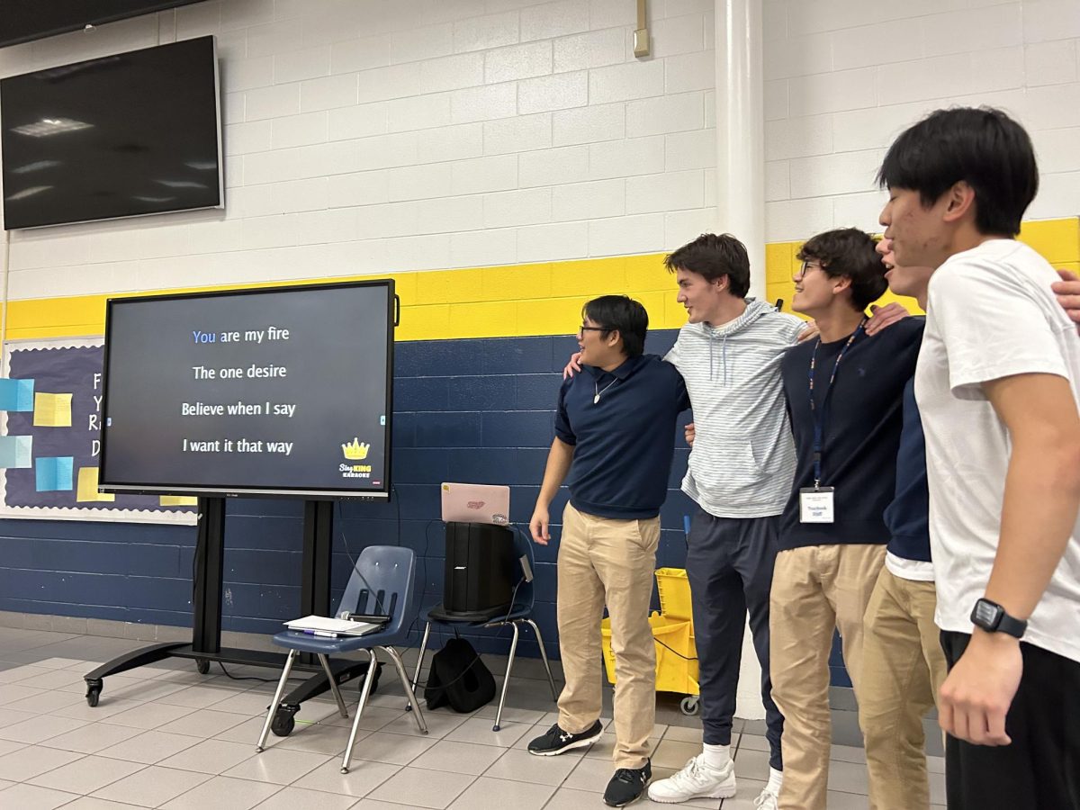 Dolphins serenade Finsgiving during karaoke on Nov. 20, 2024 in the cafeteria. Singers consisted of those who signed up and those who were nominated to sing.