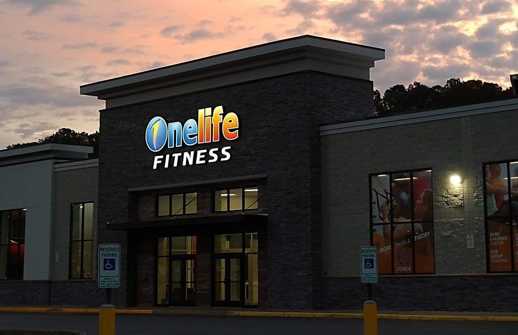 One Life Fitness at Red Mill underneath the beautiful dusk sky on Jan. 26, 2025. This building is 80,000 square feet, one of the biggest Onelife's built in Virginia. 
Photo used with permission by Skip Leezer. 