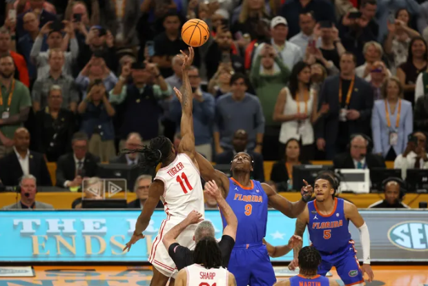 Houston forward Joseph Tugler reaches for the ball during tip-off against Florida’s Rueben Chinyelu during the 2025 NCAA Men’s National Championship. The game took place on April 7, 2025 in San Antonio, Texas, with Florida winning 65-63. Photo courtesy of The Detroit News. 