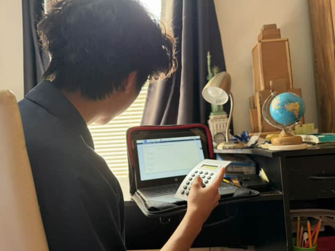 Dang Vo uses TestNav to practice taking an SOL. Some SOL practice sites such as Jefferson Lab, also known as JLab, plan to shut down soon due to outdated testing standards. Photo used with permission by Dang Vo.